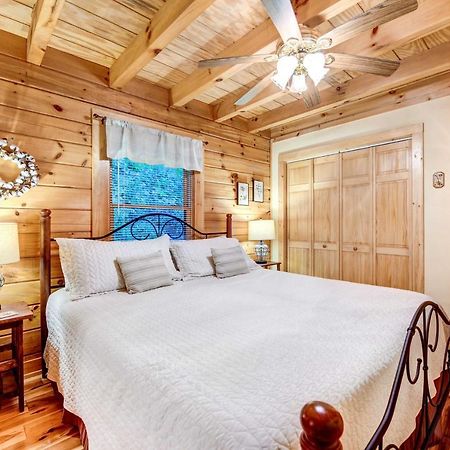 Waynesville Cabin With Covered Deck And Fire Pit! Lake Junaluska Exteriör bild
