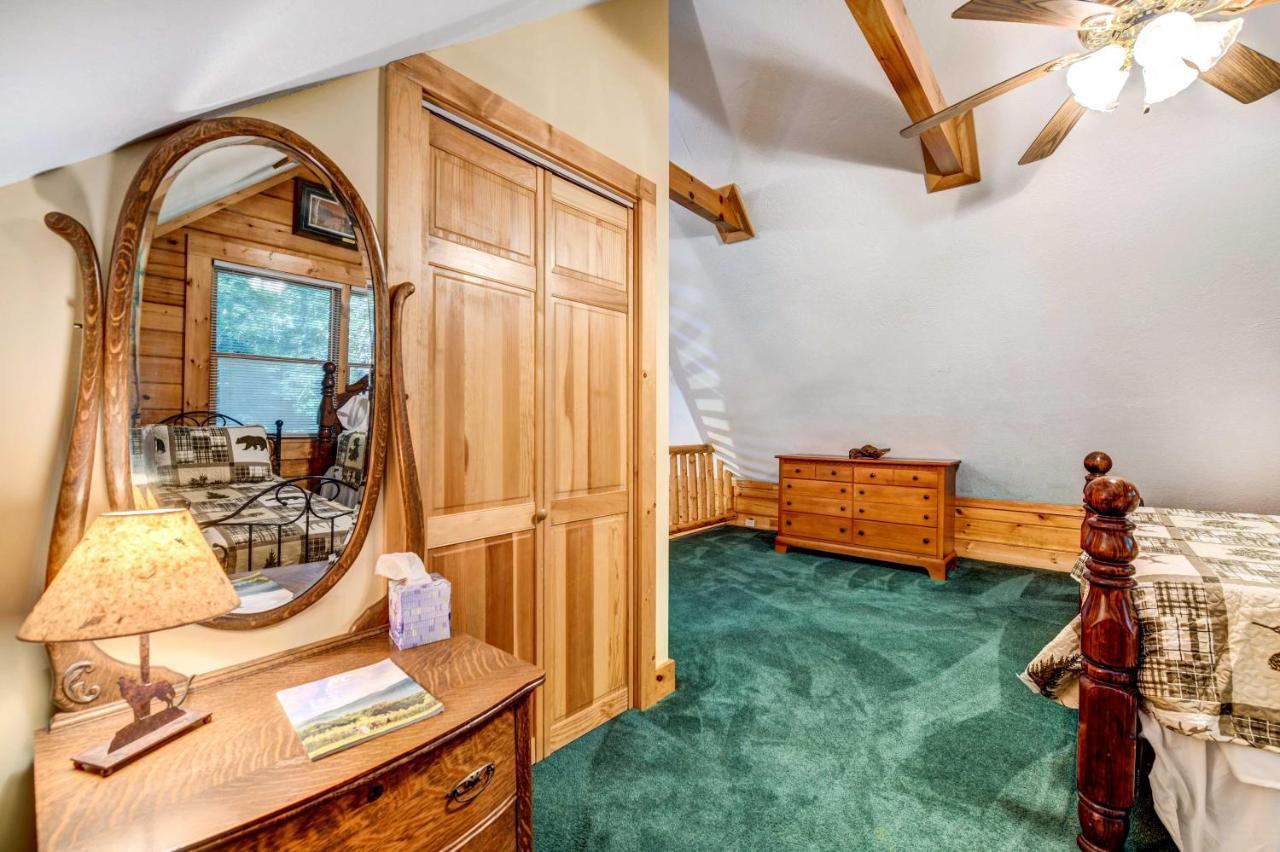 Waynesville Cabin With Covered Deck And Fire Pit! Lake Junaluska Exteriör bild