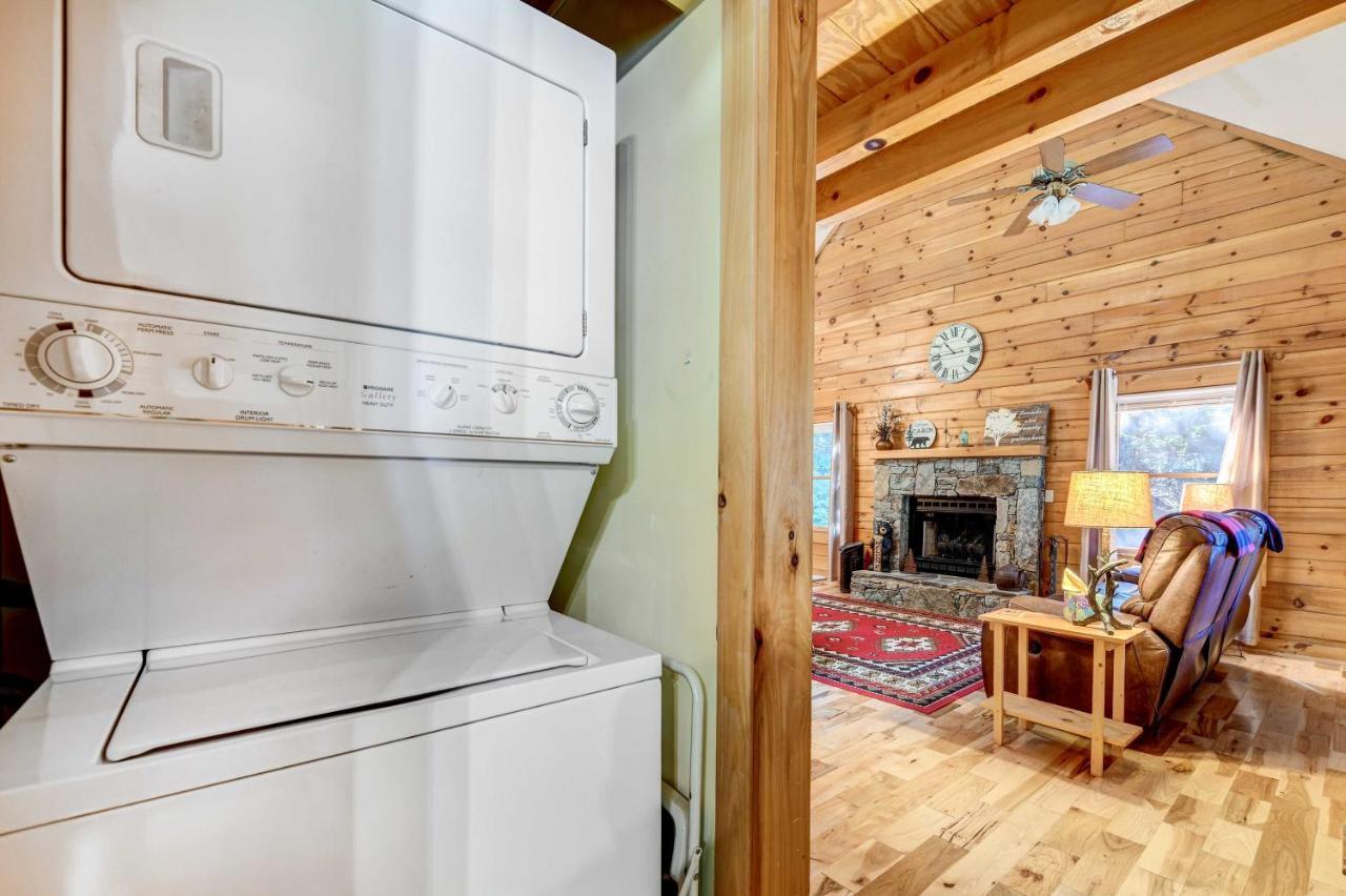 Waynesville Cabin With Covered Deck And Fire Pit! Lake Junaluska Exteriör bild
