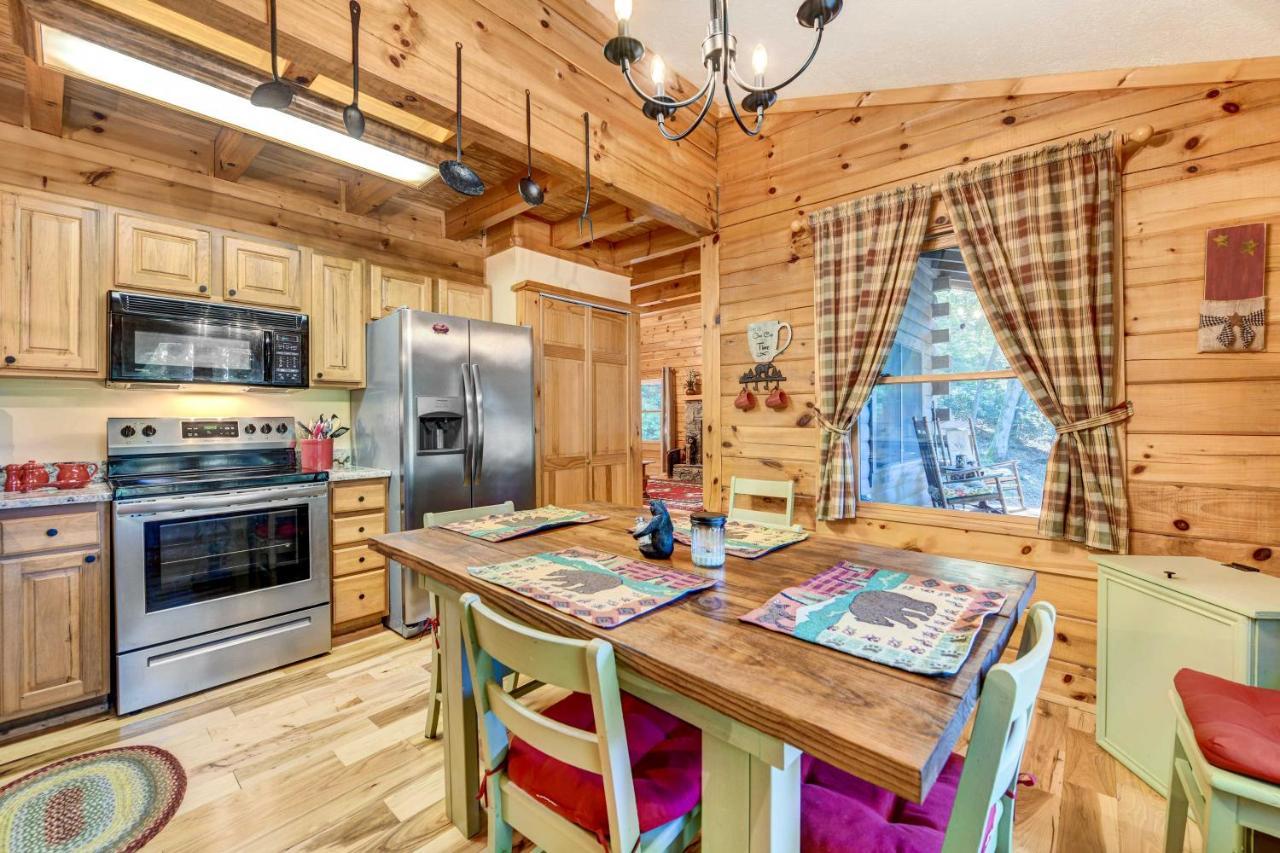 Waynesville Cabin With Covered Deck And Fire Pit! Lake Junaluska Exteriör bild