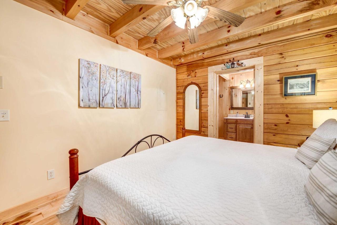 Waynesville Cabin With Covered Deck And Fire Pit! Lake Junaluska Exteriör bild