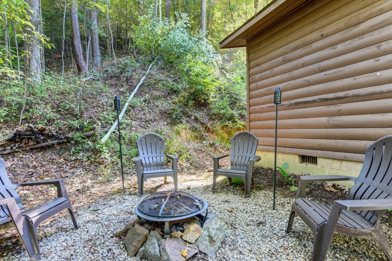 Waynesville Cabin With Covered Deck And Fire Pit! Lake Junaluska Exteriör bild